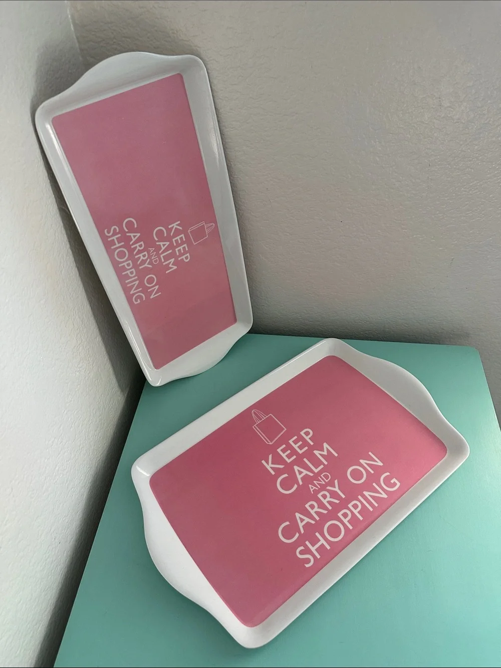 Home Essentials Set of 2 rectangular melamine serving trays ‘Keep Calm&Carry On’